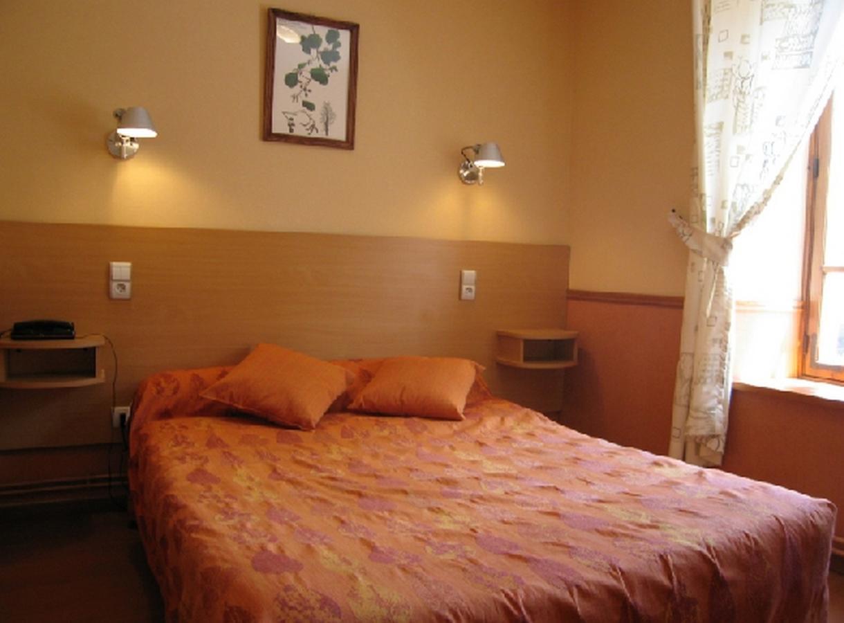 Hotel La Clairiere Chambon-sur-Dolore Habitación foto